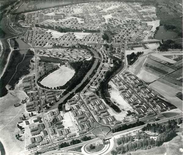 Black and white aerial photo of Vanport facing west circa 1943. Denver Avenue on the bottom, the Columbia Slough on the left side. Image courtesy of Oregonlive.com